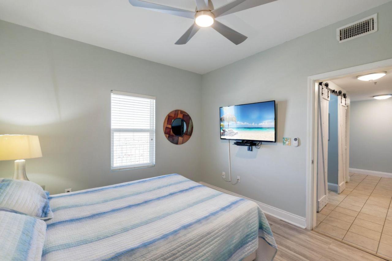 Laketown Wharf! Sleeps 9 - Condo, Stunning Ocean Views! By Dolce Getaways Pcb Holiday home Panama City Beach